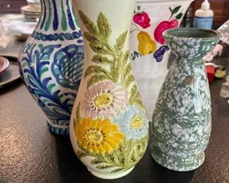 056 fourdecorativeceramicandglassvases