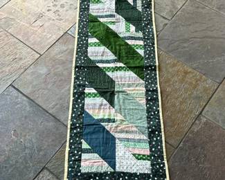231 patchworkquiltedtablerunner