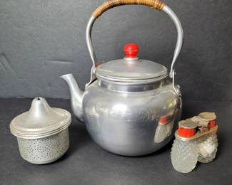 095 vintagealuminumkitchenwaresetwithgl