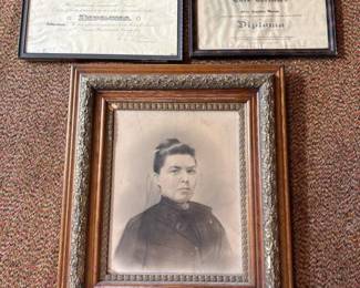 032 27x31victorianstyleframedportraita