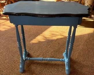 040 scallopedtopsidetableinpaintedcott