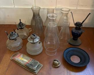 224 assortedvintageoillamppartsglassch