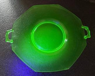111 greenuraniumglasshandledplate