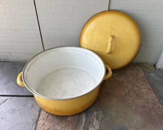 258 yellowenameldutchovenwithlid