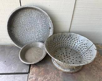 261 granitewarebakingpansandcolander