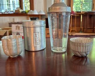 182 vintagealuminumkitchenware