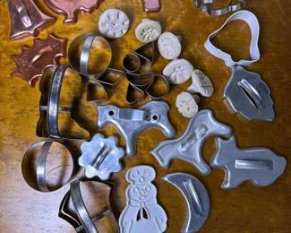 075 vintagemetalandplasticholidaycookie