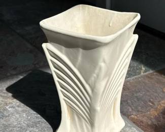 014 mccoypotterywingedvase
