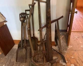 046 antiquefarmtoolsandsawsrusticprimi