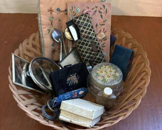 232 basketofvintagevanityaccessories