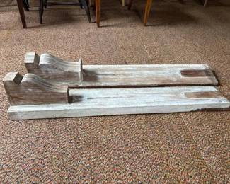 019 pairofpaintedwoodenarchitecturalcor