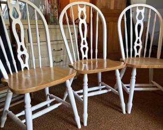 305 windsorstylediningchairswithwhites