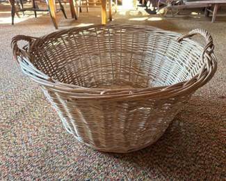 035 largeroundwickerbasketwithhandles