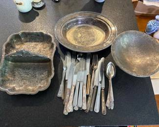 051 assortedsilverplateflatwareandservin