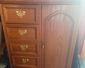 Jewelry cabinet