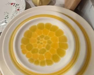 Mixed Assortment of Vintage Dinnerware Franciscan, Pottery Barn, and Holiday Patterns fourth image