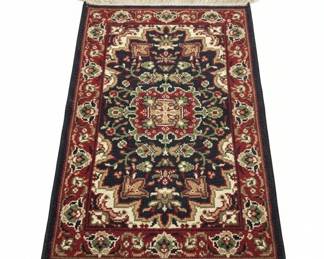 Traditional PersianStyle MachineWoven Accent Rug