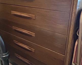 Broyhill Premier Emphasis FiveDrawer Chest second image