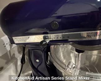 KitchenAid Artisan Series Stand Mixer fourth image