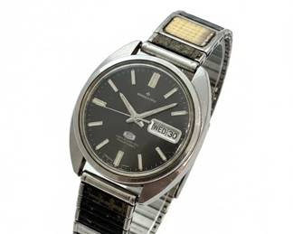 Collection of Three Vintage Wristwatches fifth image