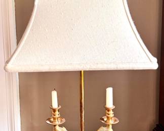 $250 - Vintage brass lamp - 15.5 x 11 x 25
