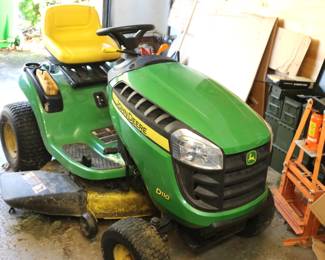 John Deere D110 Mower/Tractor