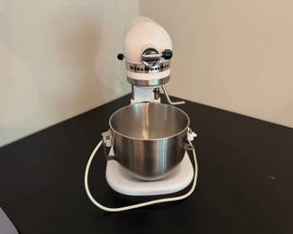 KitchenAid K5SS Mixer with Three Attachments