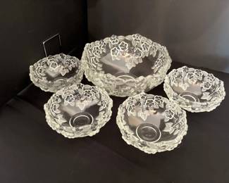 Vintage Clear Pressed Glass Floral Berry Pattern Serving Bowl Set  5 Pieces