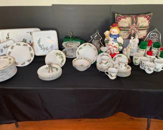 Large Christmas Holly Fine China Dinnerware Collection, Serving Trays  Holiday Decor