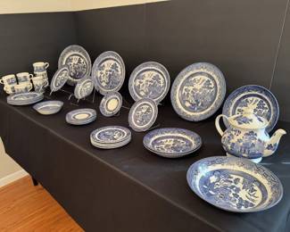 Blue Willow Churchill  Johnson Bros Dinnerware with Teapot