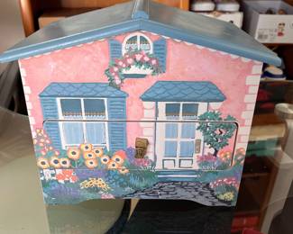 Wind up musical jewelry box