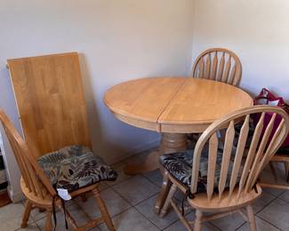 Oak table with leaf & 4 chairs