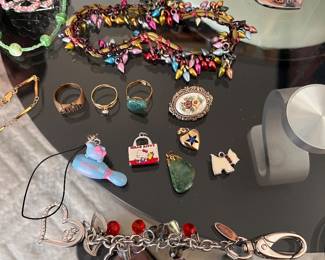 Fashion jewelry and keychains