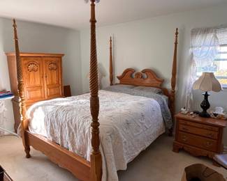 Dramatic 4 post bedframe