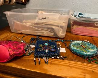 lots of great purses 