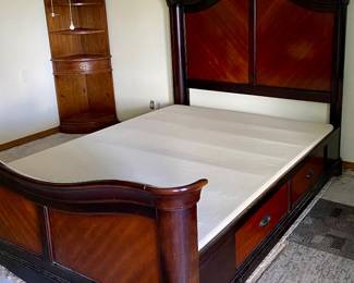 Queen size sleigh bed 