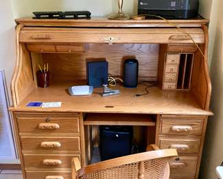 small rolltop with chair 