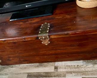 hope chest- trunk