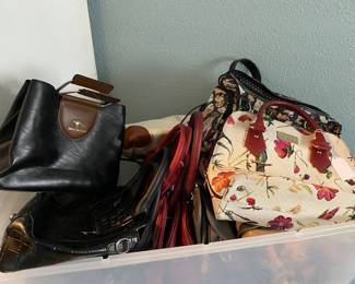 lots of great purses 