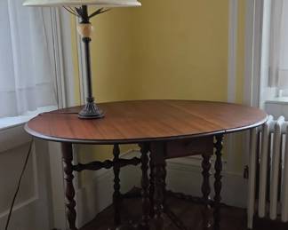 Oval Gateleg DropLeaf Table WLamp