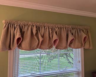 Window treatments / curtains