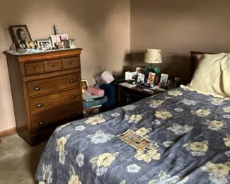 031 Bedroom Suite with Dresser Bed Nightstand