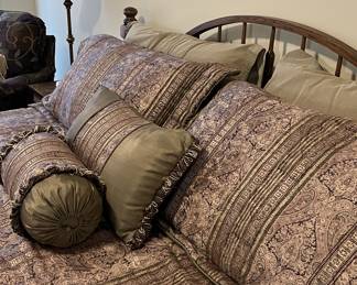 King headboard *Mattress not for sale