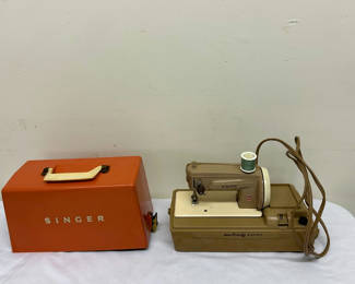 Lot 1: Vintage Singer Sewhandy Toy machine
