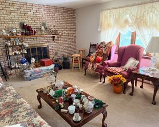 Trinkets, coffee tables 