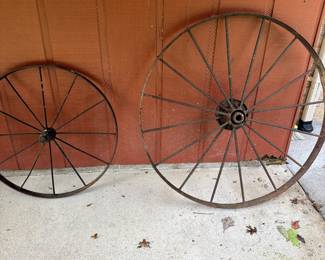 Antique wagon wheel 