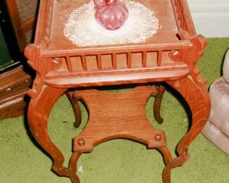 OAK END TABLE