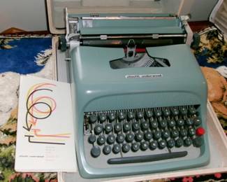 OLIVETTI STUDIO 44 TYPEWRITER