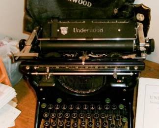 UNDERWOOD TYPEWRITER
