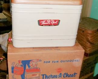 KNAPP MONARCH ICE CHEST